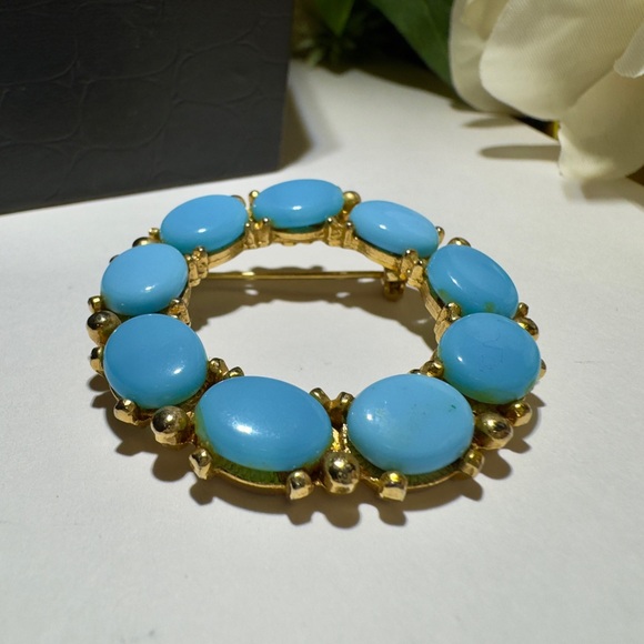 Vintage Turquoise Round Shaped Pin/ Broach. Gold With Turquoise Cabochons - Picture 3 of 14